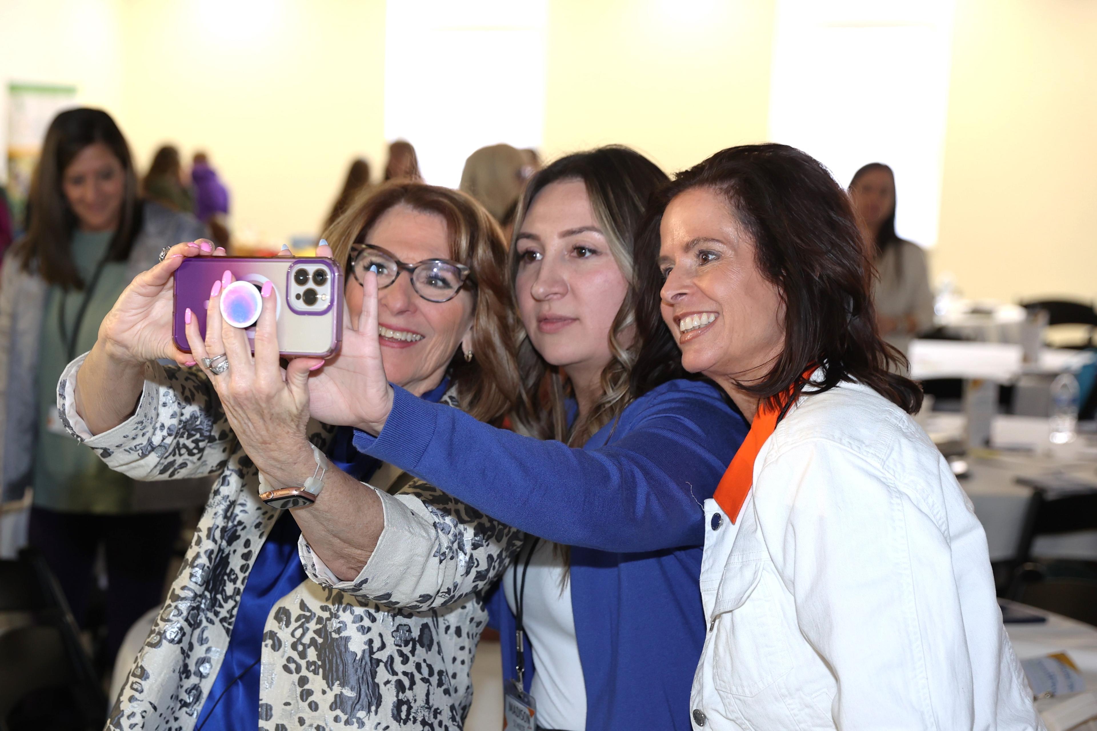 Janice taking audience selfies