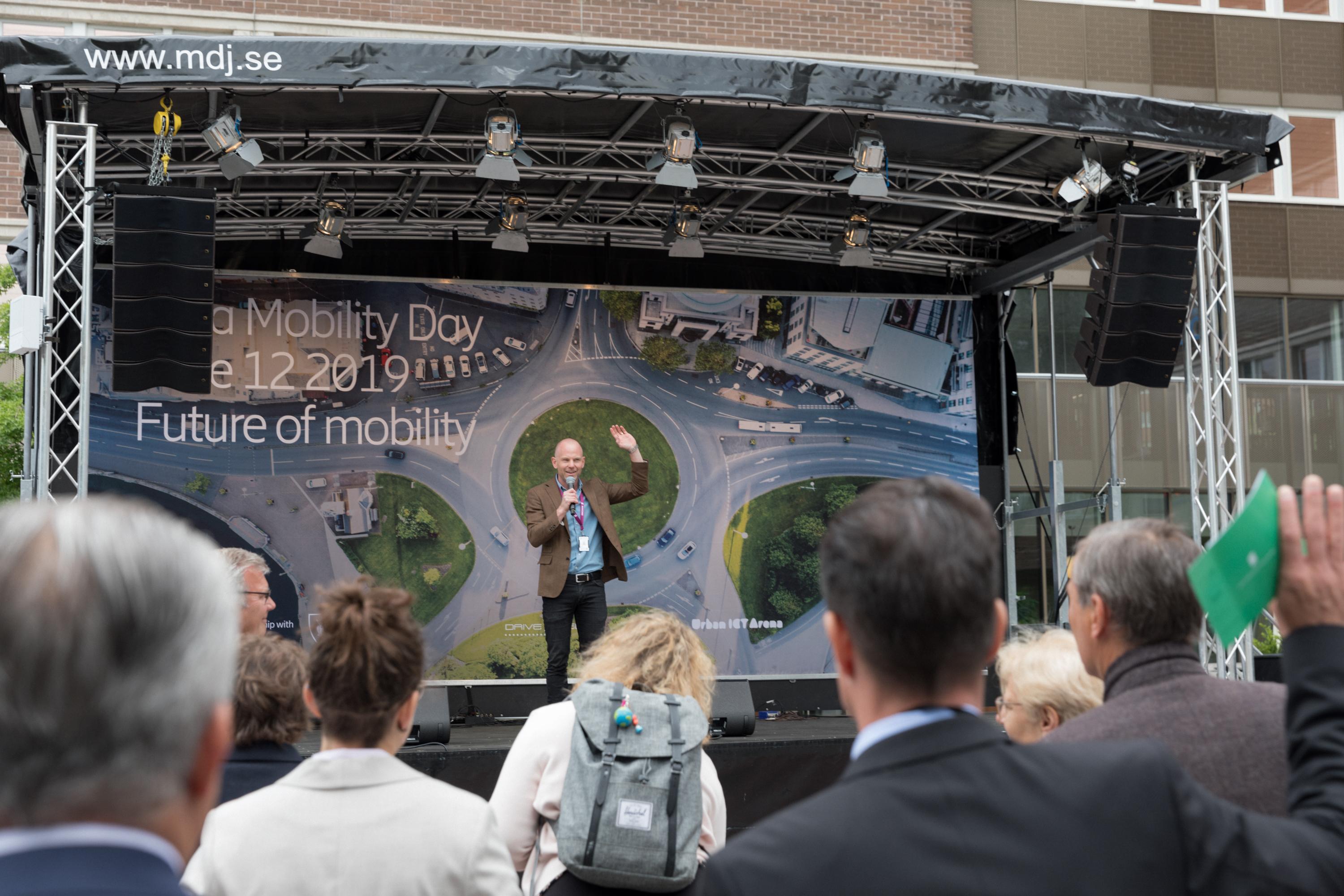 Simon Show your hands