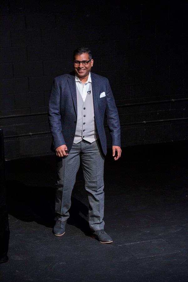 Deva I Justhy - On Stage - Enjoying a Moment