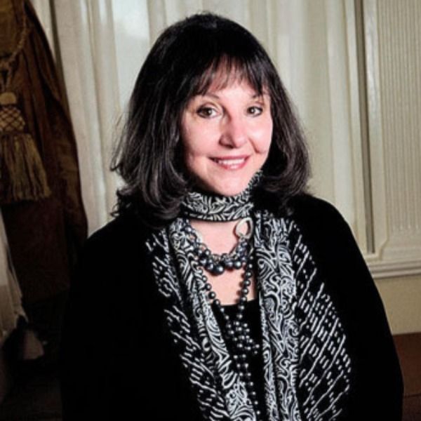 Donna Woolfolk Cross